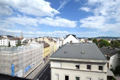 Hoch hinaus! Single-Dachgeschoß-Hit- WG geeignet