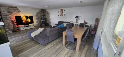 Charmante 4 Zimmerwohnung mit großem Garten