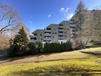 Wohnen im Grünen, großzügige 4,5 Gartenwohnung mit Terrasse und Tiefgarage in Stuttgart-Botnang