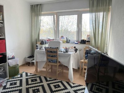 Schöne 2 Zimmer-Wohnung mit Loggia und Garage, zentrale Lage in Ludwigsburg