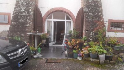 Modernisierte Wohnung mit drei Zimmern sowie Balkon und Einbauküche in Kraichtal