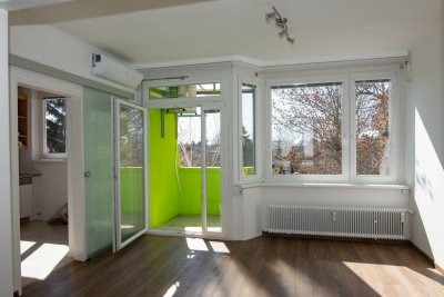 Sanierte und sehr großzügige 3-Zimmer - Wohnung mit Balkon