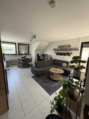 Schöne 2-Zimmer-Dachgeschosswohnung mit Balkon in Bonn-Pützchen