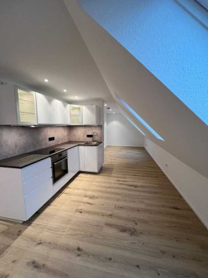 Gemütliche Dachgeschosswohnung mit 3 ZKB mit Blick ins Grüne