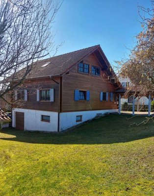 ***Ebenerdiges Wohnen*Wunderschönes Blockbohlenhaus mit PV-Anlage, Doppelcarport, Pool und vielem me