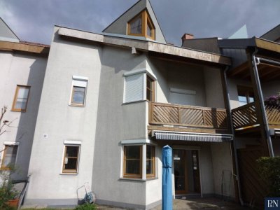 Reihenhaus in familienfreundlicher Wohnsiedlung, Tiefgarage, Garten