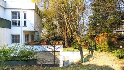 Einfamilienhaus mit großem Garten, Dachterrasse, Garage und Pool