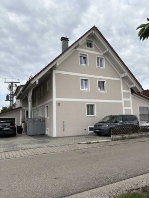 Neuwertige 5-Zimmer-Maisonette-Wohnung mit Balkon in Karlskron