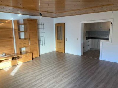 Freundliche und modernisierte 4-Raum-Wohnung mit EBK in Fulda