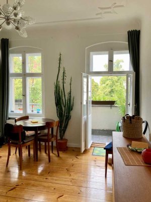 Traumhafte Altbauwohnung - Großer Balkon - Weitblick - Renoviert - Bezugsfrei - Provisionsfrei - TOP