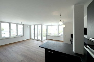 Erstbezug mit Balkon und Einbauküche: Sonnige  3-Zimmer-Wohnung mit geh. Innenausstattung