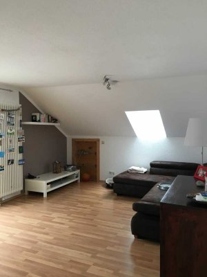 Charmante Dachgeschosswohnung mit traumhaftem Weitblick in malerischer Umgebung.