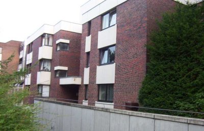 Großzügige drei Zimmerwohnung mit Balkon im Zentrum