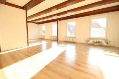 FLENSBURG-ALTSTADT/ SCHÖNE, ZENTRAL GELEGENE 3 ZIMMER ALTBAUWOHNUNG