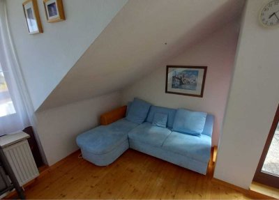 Attraktive 2,5-Zimmer-Dachgeschosswohnung mit EBK in Bad Emstal