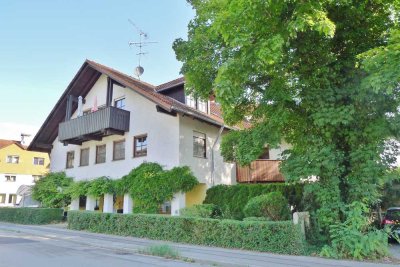 GELB Immobilien  - Charmante 2-Zimmer-Wohnung mit neuer Einbauküche & Stellplatz - 3 Minuten zum See