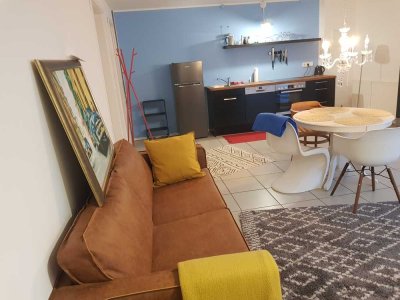 Sülz: Möblierte 2-Zimmer-Wohnung mit Terrasse/Gärtchen