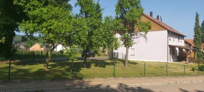Schöne DHH mit großzügigem Garten zum Selbstbezug oder als Kapitalanlage