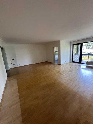 Stilvolle 4-Raum-Wohnung mit Balkon und EBK in Hamburg Rahlstedt