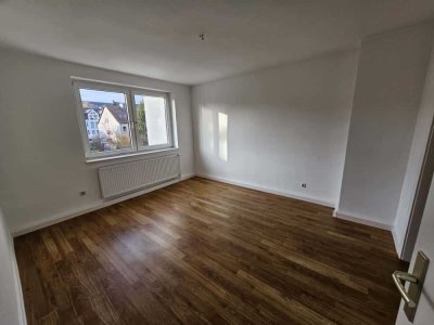 Tageslichtbad , renoviert, ab sofort frei , top für Singles