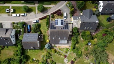 Einfamilienhaus in Top Lage mit viel Grund  | Photovoltaik, Kamin, Sauna, Garage, Einliegerwohnung