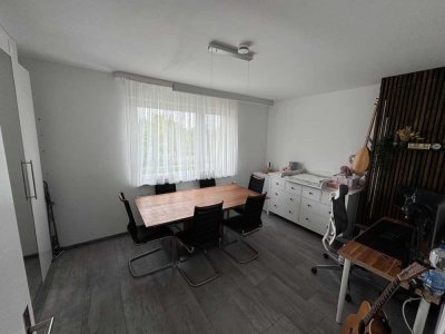 Schöne 3,5-Zimmer-Wohnung mit Einbauküche und Garage zum Vermieten
