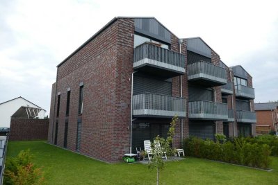 Stilvolle, neuwertige 2-Raum-Penthouse-Wohnung mit lux. Innenausstattung mit Balkon und EBK