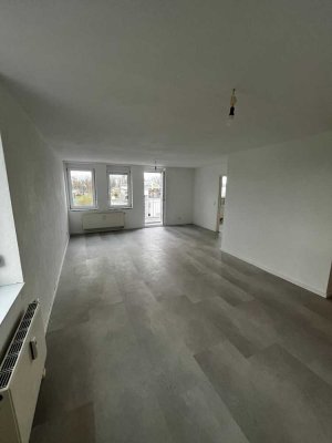 Helle 3-Zimmer-Wohnung mit Balkon und freiem Blick auf Felder und Natur