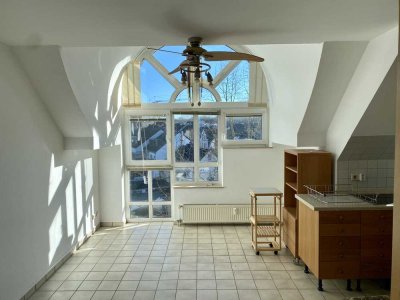 Helle 2‑Zimmer 2-Zimmer-Wohnung über den Dächern von Schlebusch