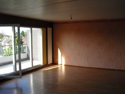 Erstbezug nach Sanierung mit Balkon: Attraktive 4-Zimmer-Wohnung in Korschenbroich Herrenshoff