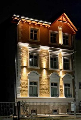 AUßERGEWÖHNLICHE DACHGESCHOSS-WOHNUNG MIT OFFENEM SICHTDACHSTUHL,Schöner kann man nicht mieten!