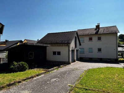 Freistehendes 2-Familienhaus mit Doppelgarage und großem Grundstück in Dilsberg