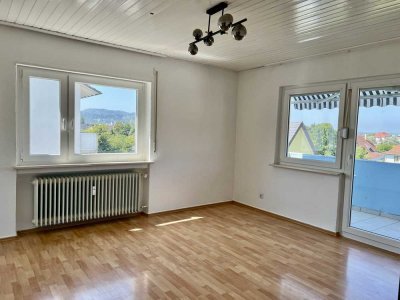 Erstbezug nach Renovierung: 3,5-Zimmer-Wohnung mit Stellplatz, Balkon und EBK
