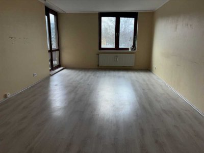 Ihr Handwerkerprojekt! Geräumige Familienwohnung im schönen Mariendorf sucht Sie!