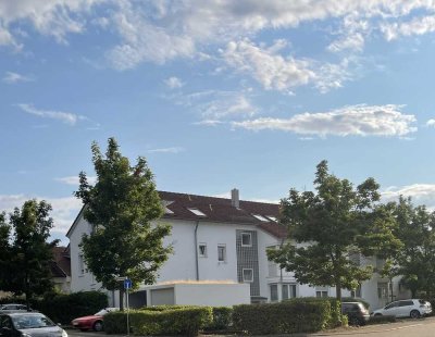 2-Raum-Wohnung mit großem Süd-Balkon und 2 Stellplätzen (Garage + Außenstellplatz)