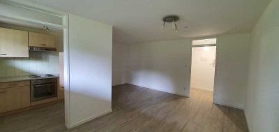 Komplett neu renovierte  1-Zimmer-Wohnung mit neuer Einbauküche in Gernlinden