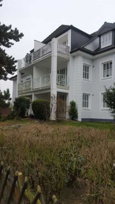 Moderne 3-Zimmer-Wohnung mit zwei Balkonen, Tiefgarage & Wellnessbereich – Hamburg