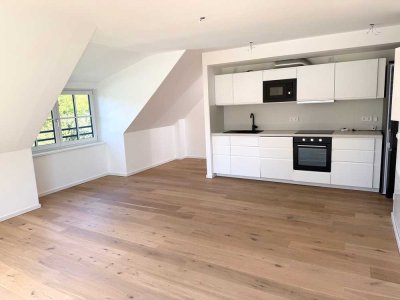 Luxuriöse 3-Zi.-DG-Wohnung (BJ 2024)  mit EBK & großzügiger 40 m² Dachterrasse – Pasing