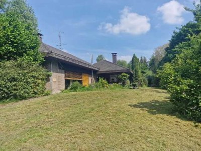 *Bungalow freistehend + weitere Etage möglich, Garagen, Schwimmhalle, Teich groß, zus