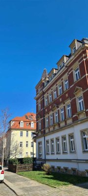 Geräumige 2 Zimmer Wohnung mit Einbauküche