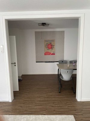 Vollständig renovierte 2-Raum-Wohnung mit Einbauküche. (Innenstadt Wohnung ohne Parkplatz)