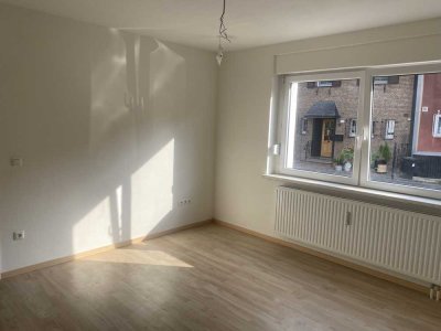 Helle 4-Zimmer-Erdgeschosswohnung, saniert 2020, frisch renoviert in Duisburg Hochheide