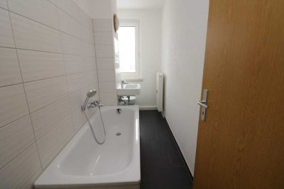Pack die Badehose ein…helle 3-RW mit Wanne & Balkon!!!