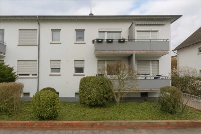 Top sanierte 2-Zimmer-Wohnung mit Balkon & Stellplatz im 6-Parteienhaus