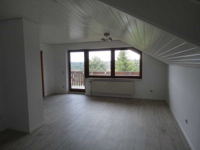 Helle 3,5-Zimmer-DG-Wohnung mit Balkon in Ludwigsburg-Poppenweiler mit Neckarblick