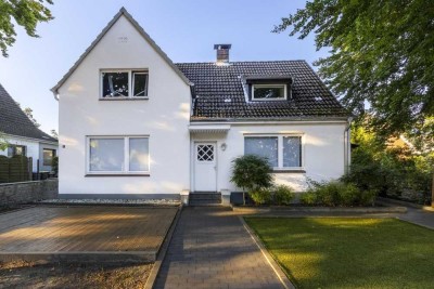 Von Privat. Ein Juwel vor den Toren Hamburgs Ein/Zweifamilienhaus in Norderstedt.