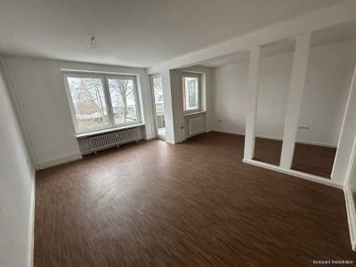 Großzügige 3,5-Zimmer-Wohnung mit Einbauküche und Südbalkon in ruhiger Lage von Reinbek