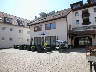 Ebenerdige Einheit in ruhigem Wohn- und Geschäftshaus, zur Umnutzung in eine Wohnung