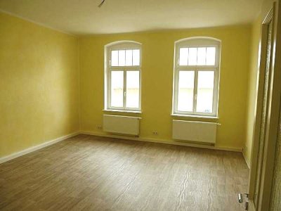 viel Platz auf 104 m² - Altbauwohnung - Bad mit Dusche und Badewanne - Balkon