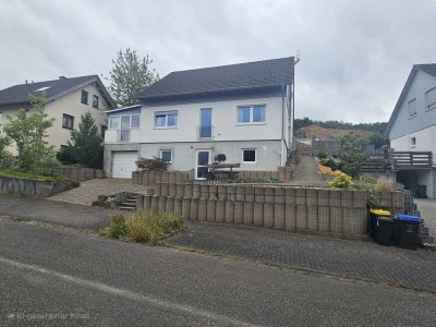 Gepflegtes Fertighaus (Bj. 2000) mit Einliegerwohnung im Keller, großem Garten & Spitzboden